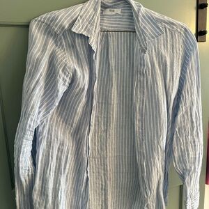Uniqlo premium linen long leave button up shirt.